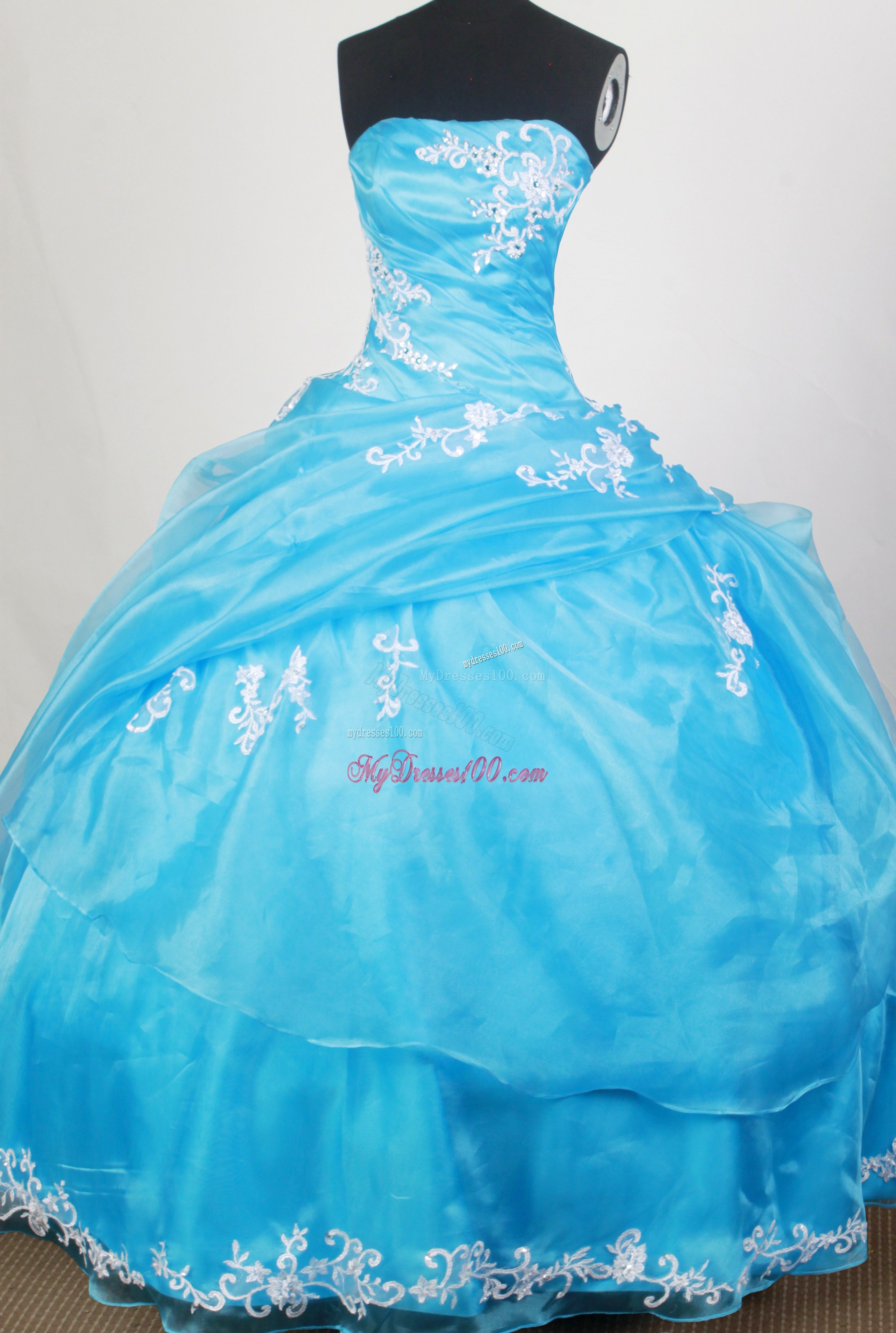 Light Blue Ruching Two Tiers Sweet 16 Dresses with Diamond Embroideries