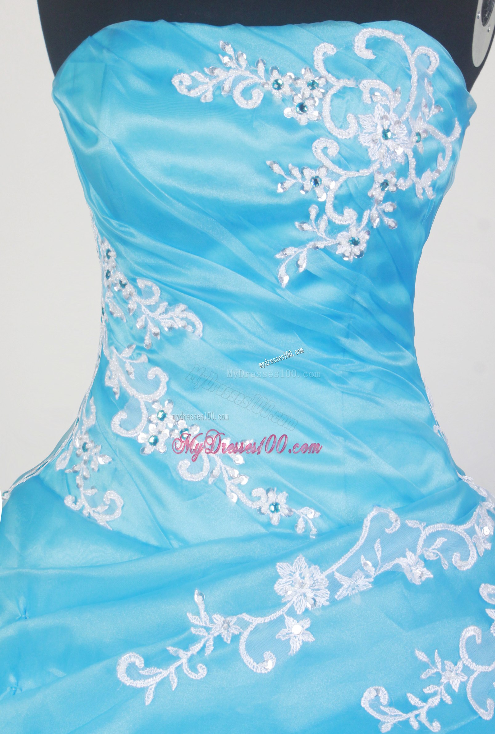 Light Blue Ruching Two Tiers Sweet 16 Dresses with Diamond Embroideries