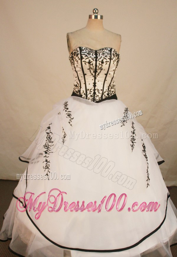 Corset Back Appliques White and Black Quinceanera Dresses in Fashion