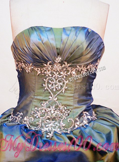 Luxurious Pick-ups Quinceanera Dresses Decorated with Embroidery