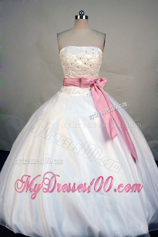 Popular White Beaded Ball Gown Sweet 16 Dresses with Pink Bowknot