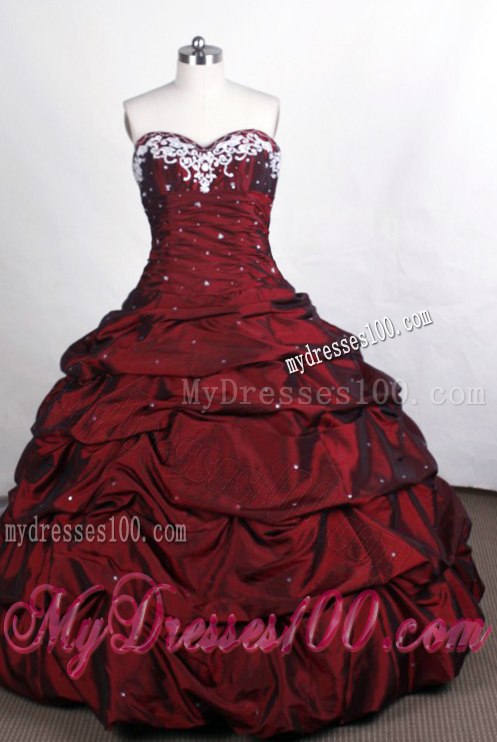 Burgundy Puffy Pick Ups Quince Dresses with White Embroidery