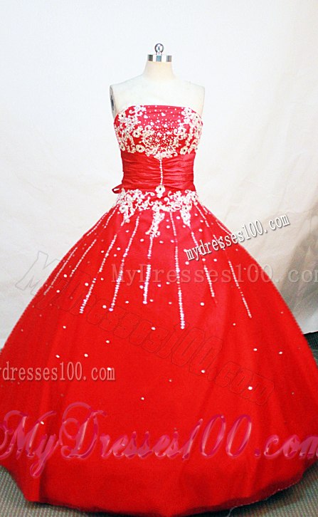 Red Puffy Quinceanera Dresses Decorated with White Appliques and Ruched Sash