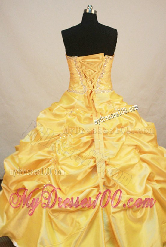 Yellow Pick-ups Quince Dresses Decorated with Pretty Embroidery