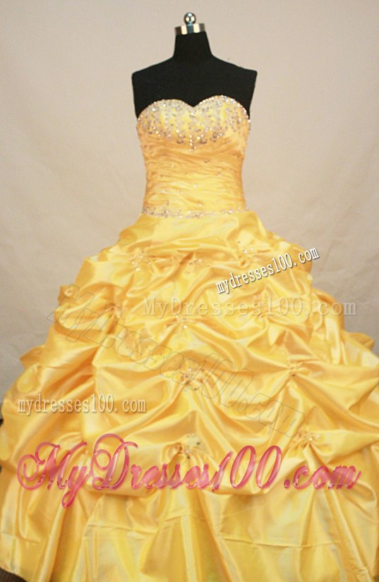 Yellow Pick-ups Quince Dresses Decorated with Pretty Embroidery