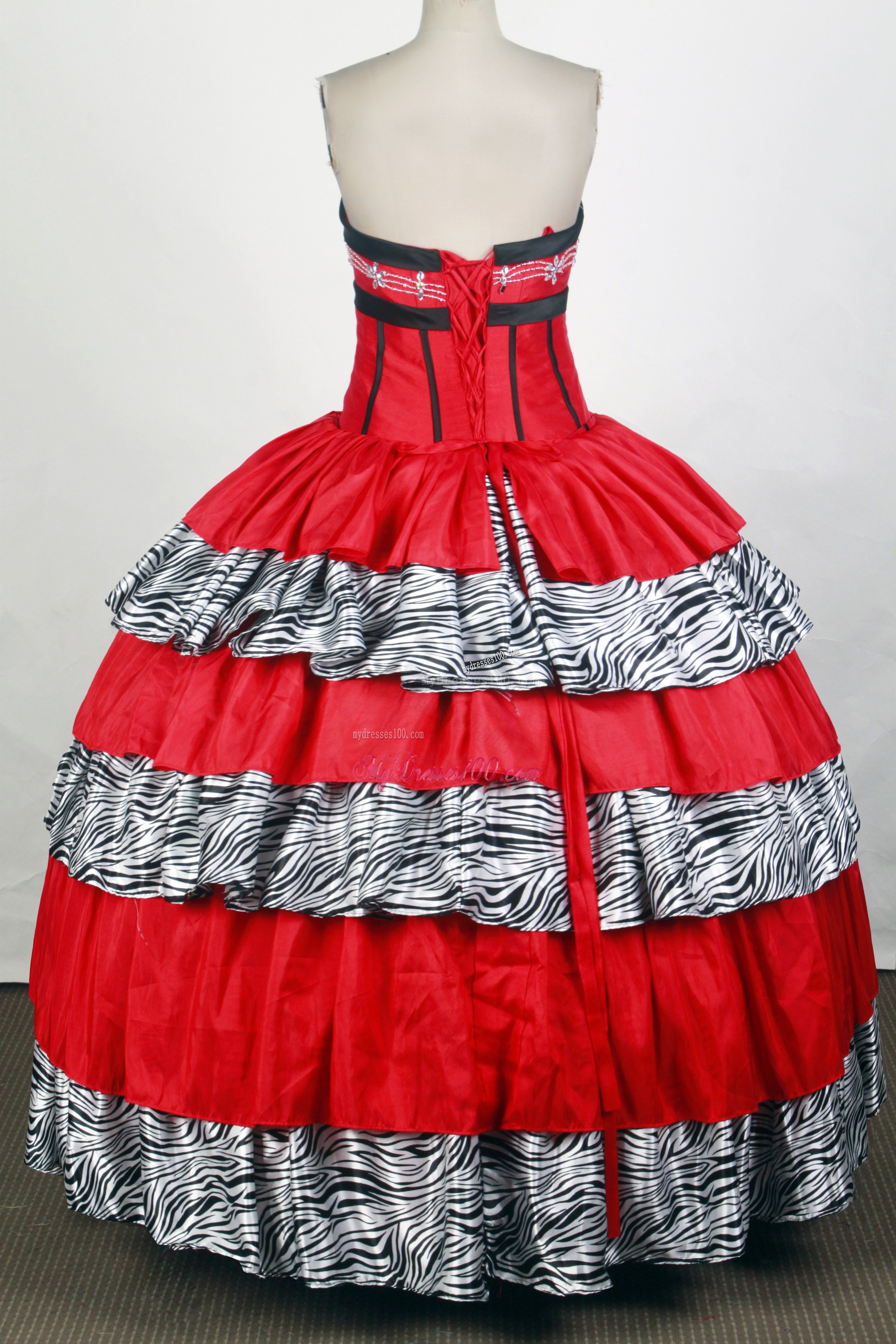 Tiers Sweetheart Ball Gown Sweet 15 Dresses with Zabra and Diamonds