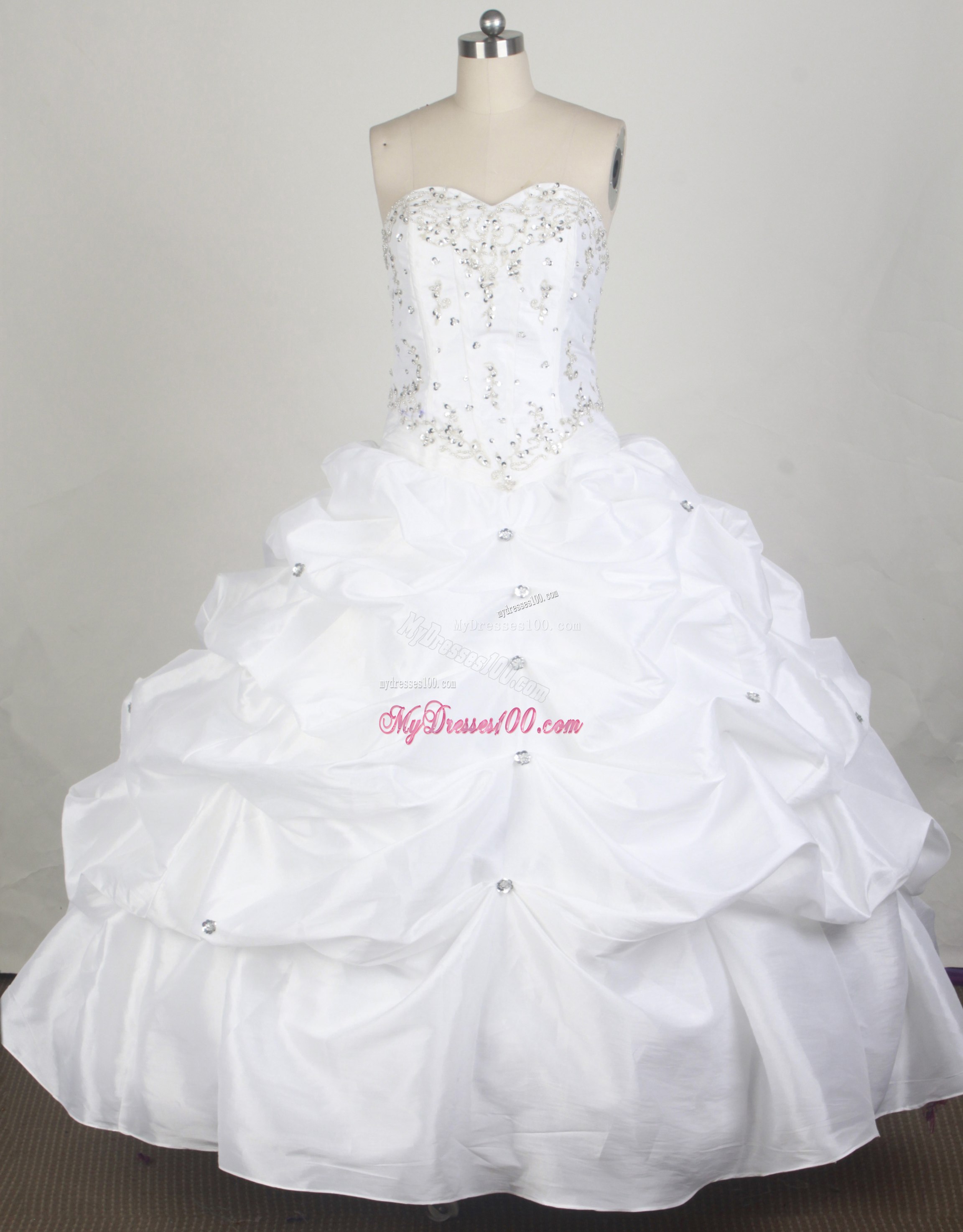 Sweetheart Strapless Pick-ups Decorate White Dresses 15