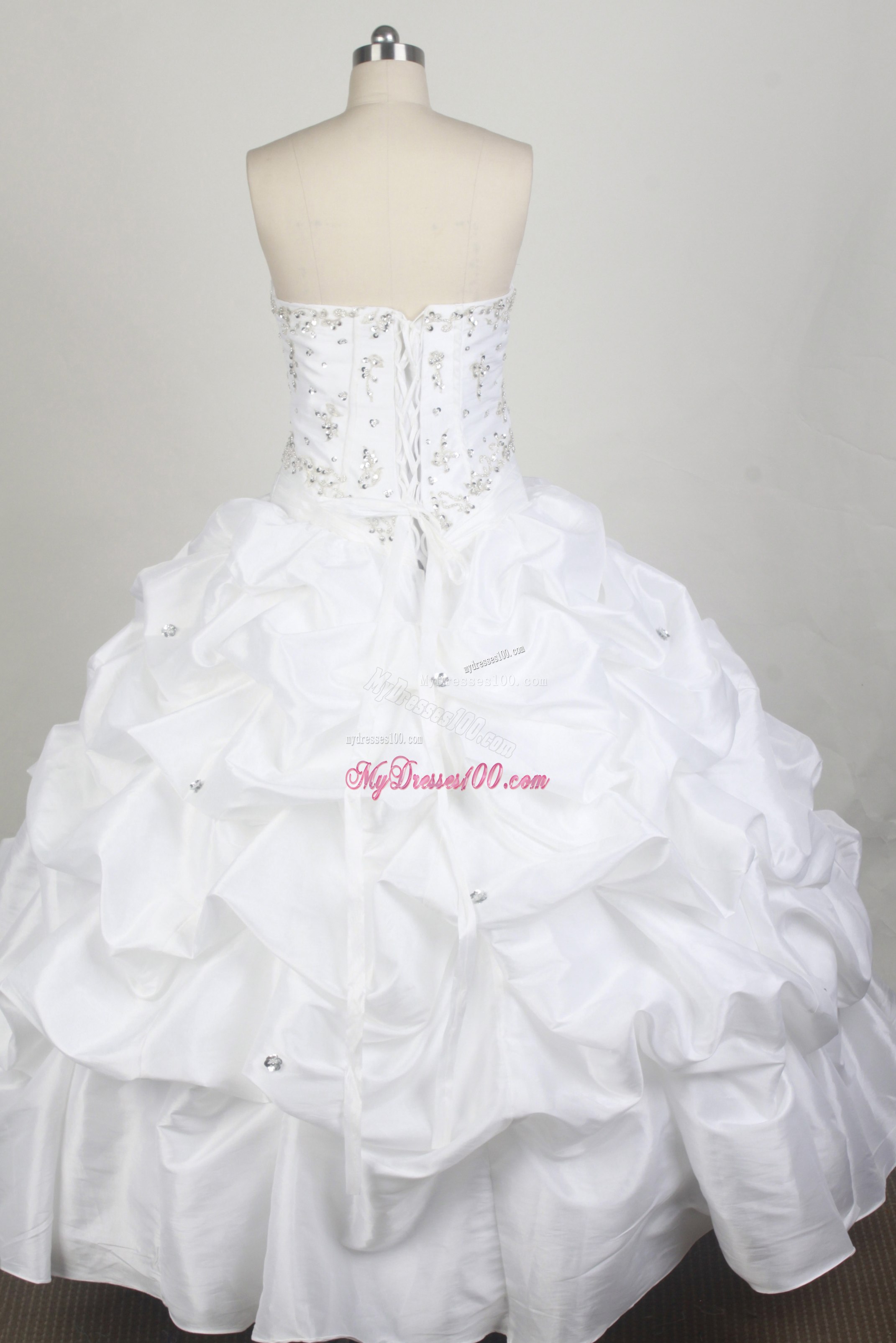 Sweetheart Strapless Pick-ups Decorate White Dresses 15