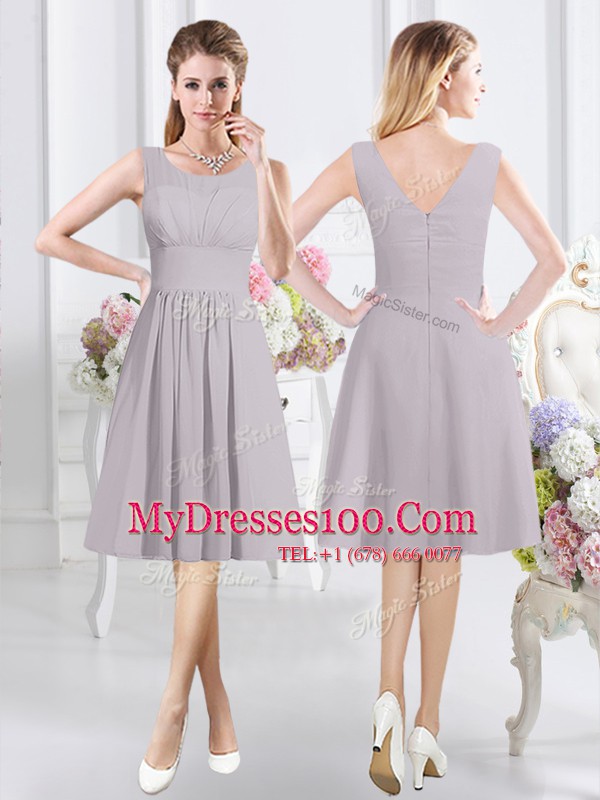 Scoop Sleeveless Chiffon Knee Length Zipper Bridesmaid Dress in Grey with Ruching