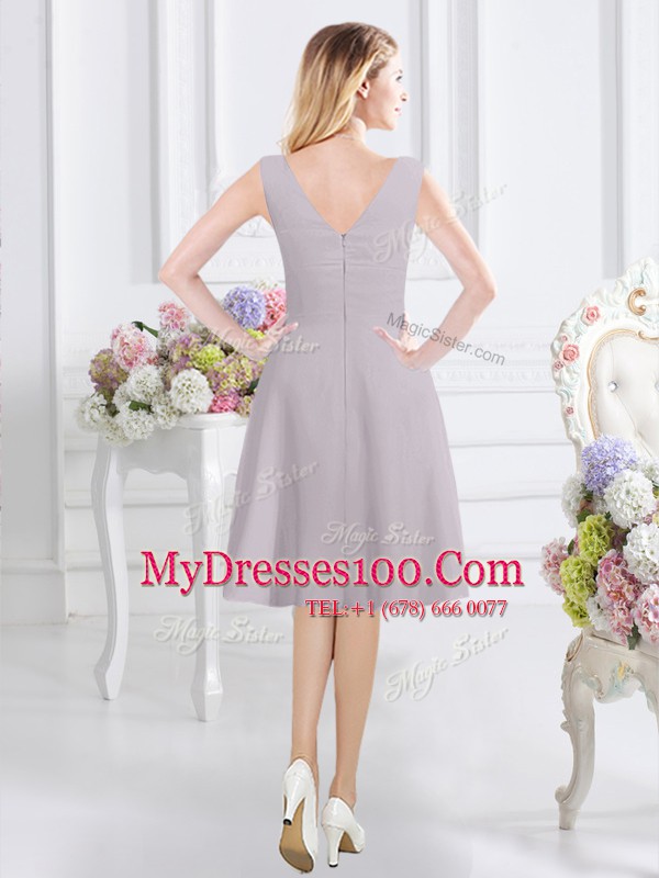 Scoop Sleeveless Chiffon Knee Length Zipper Bridesmaid Dress in Grey with Ruching