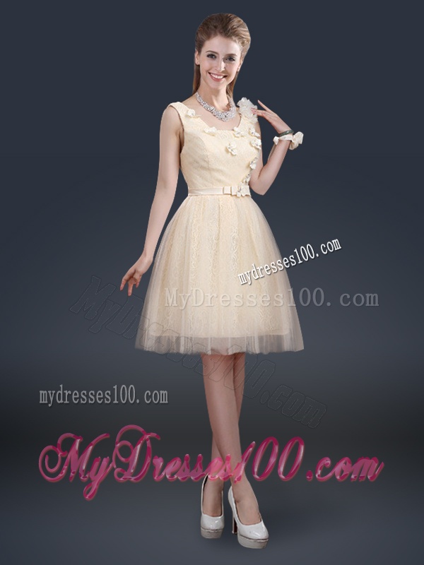 Sweet Short Bridesmaid Dresses with Appliques and Belt
