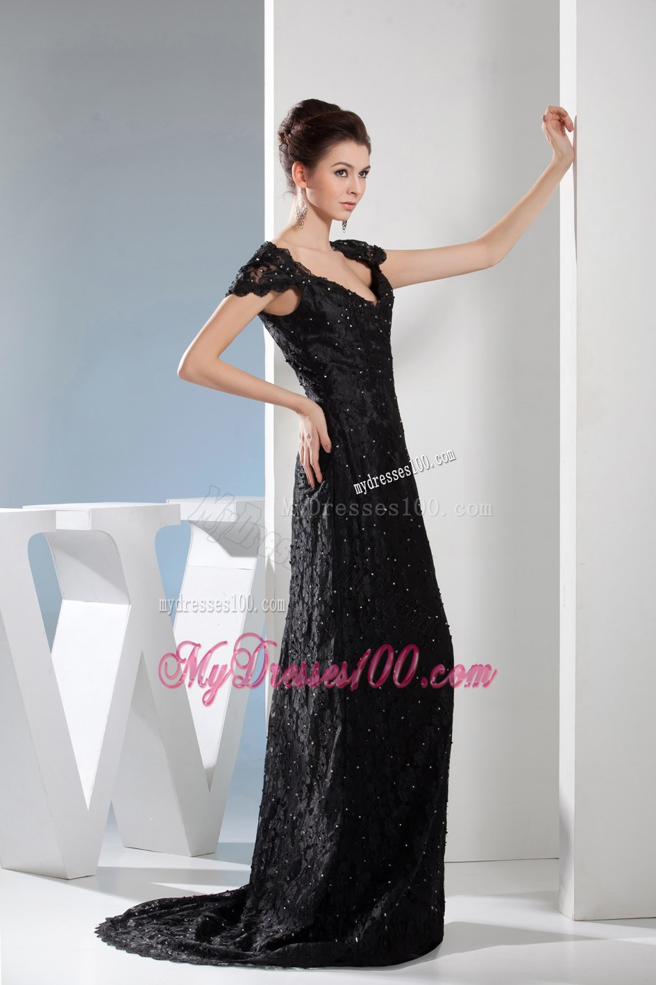 Beading Black Lace V-neck Column Celebrity Dresses with Cap Sleeves