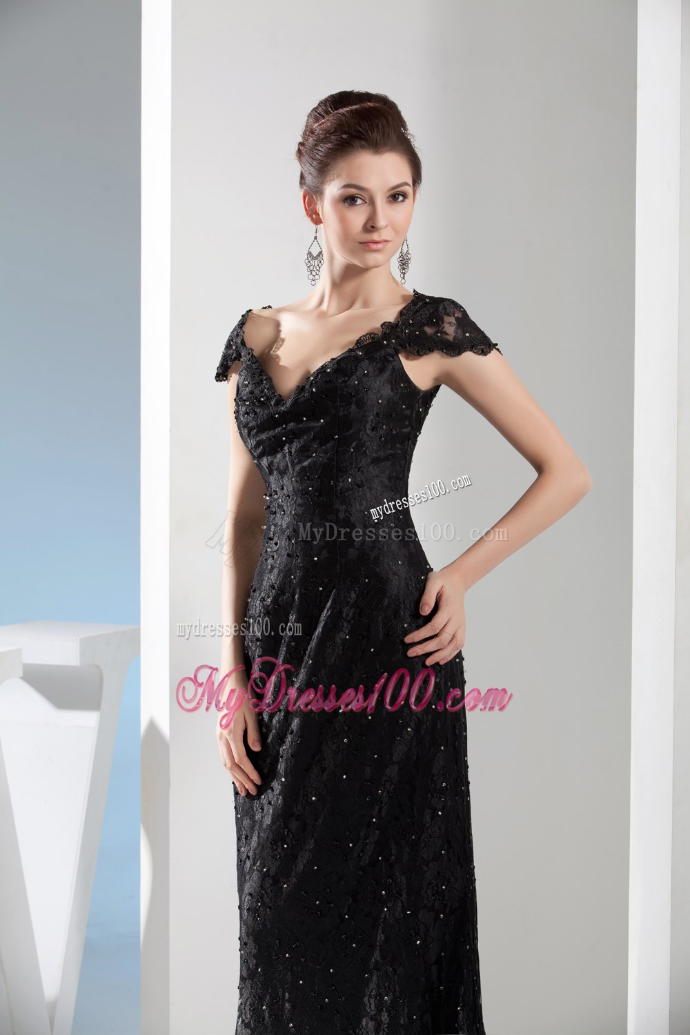 Beading Black Lace V-neck Column Celebrity Dresses with Cap Sleeves
