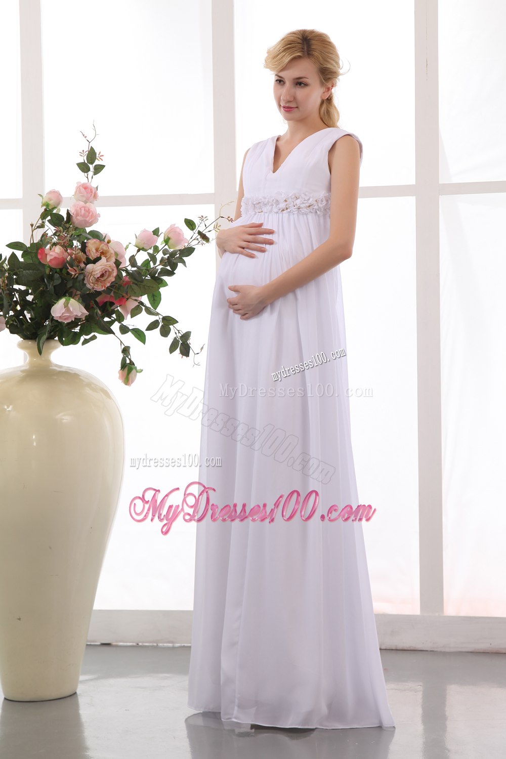Beautiful V-neck Floor-length Hand Made Flowers Made Wedding Dress