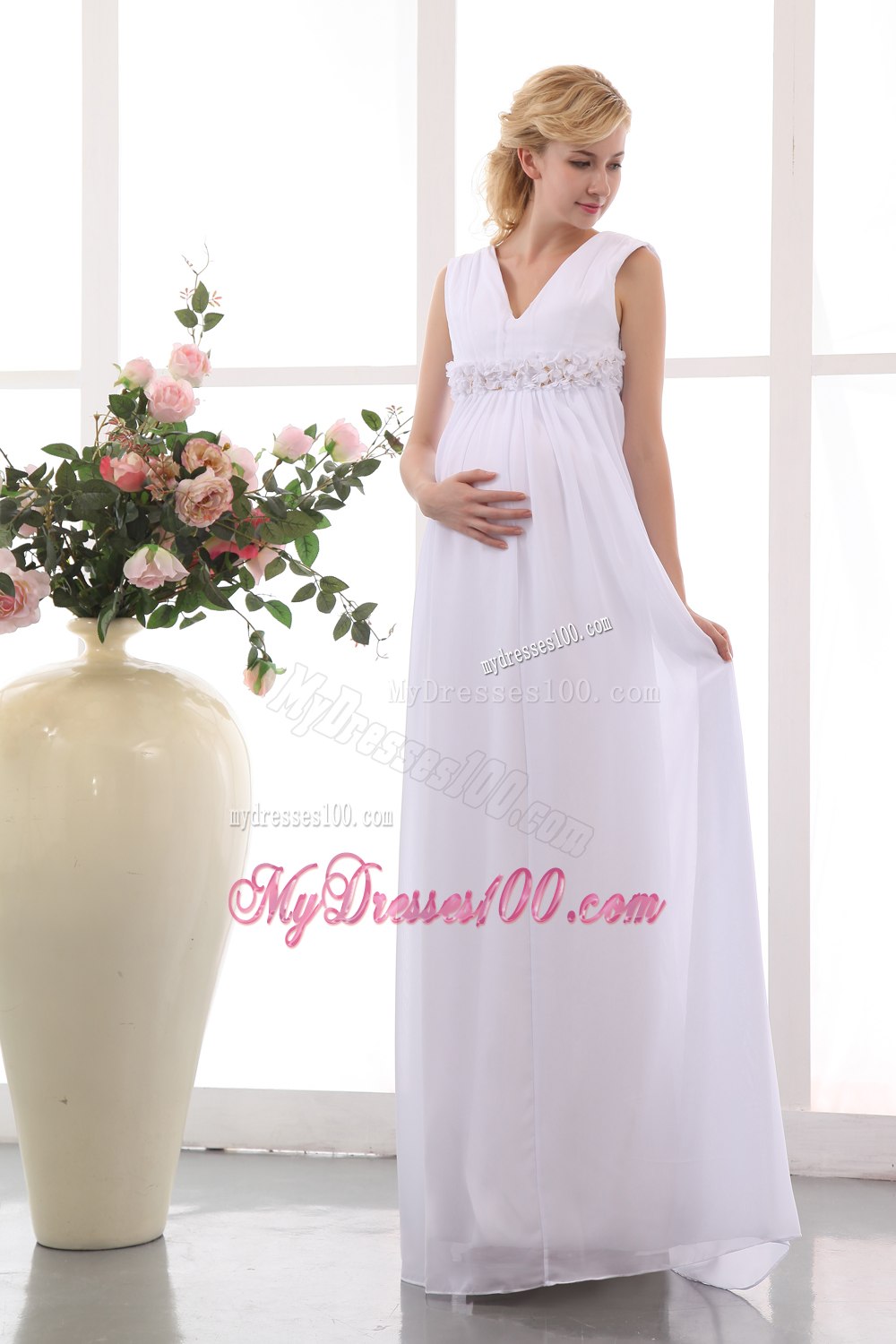 Beautiful V-neck Floor-length Hand Made Flowers Made Wedding Dress