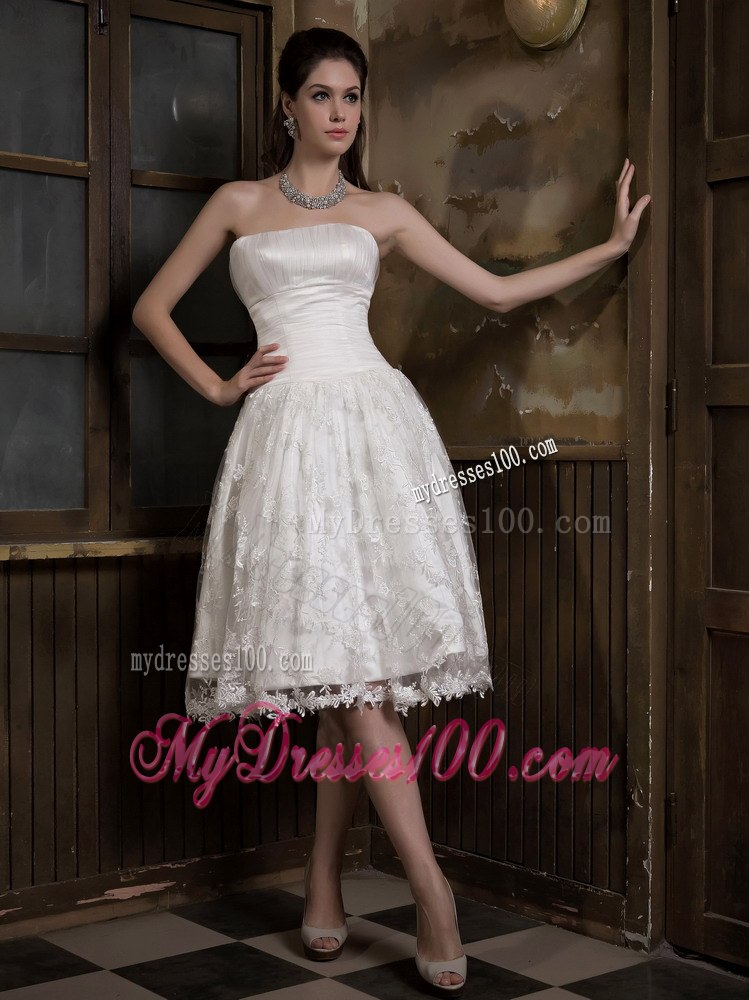 Cute Strapless Knee-length Lace Appliques 2013 Wedding Dress
