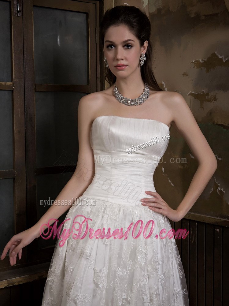 Cute Strapless Knee-length Lace Appliques 2013 Wedding Dress