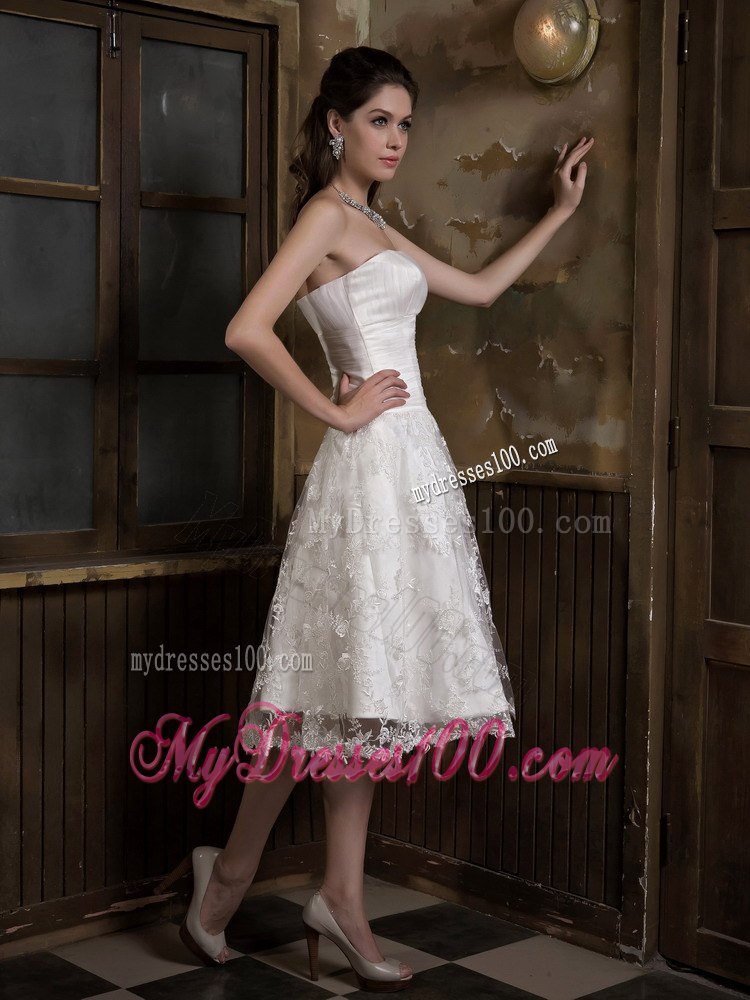 Cute Strapless Knee-length Lace Appliques 2013 Wedding Dress