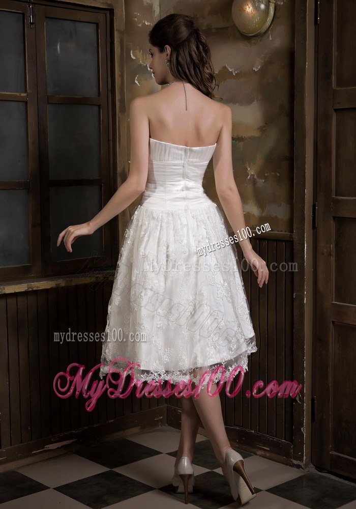 Cute Strapless Knee-length Lace Appliques 2013 Wedding Dress