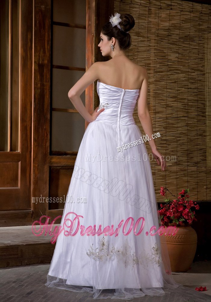Fashionable Sweetheart Floor-length Appliques Wedding Dresses