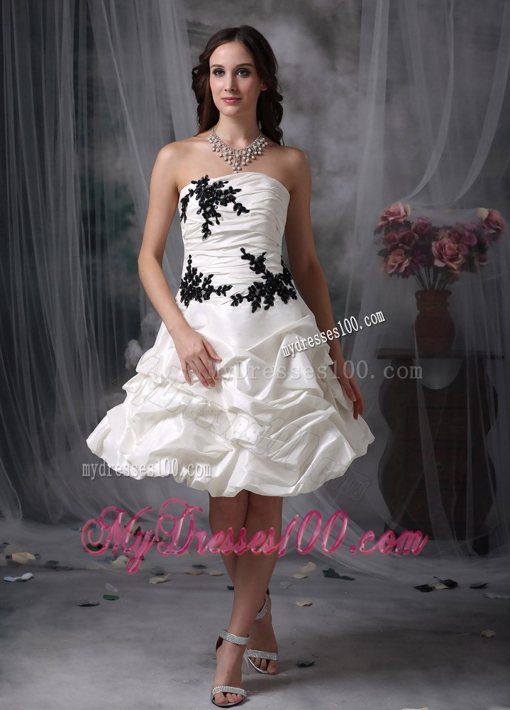 Lovely Strapless Knee-length Appliques Ruched Wedding Dress