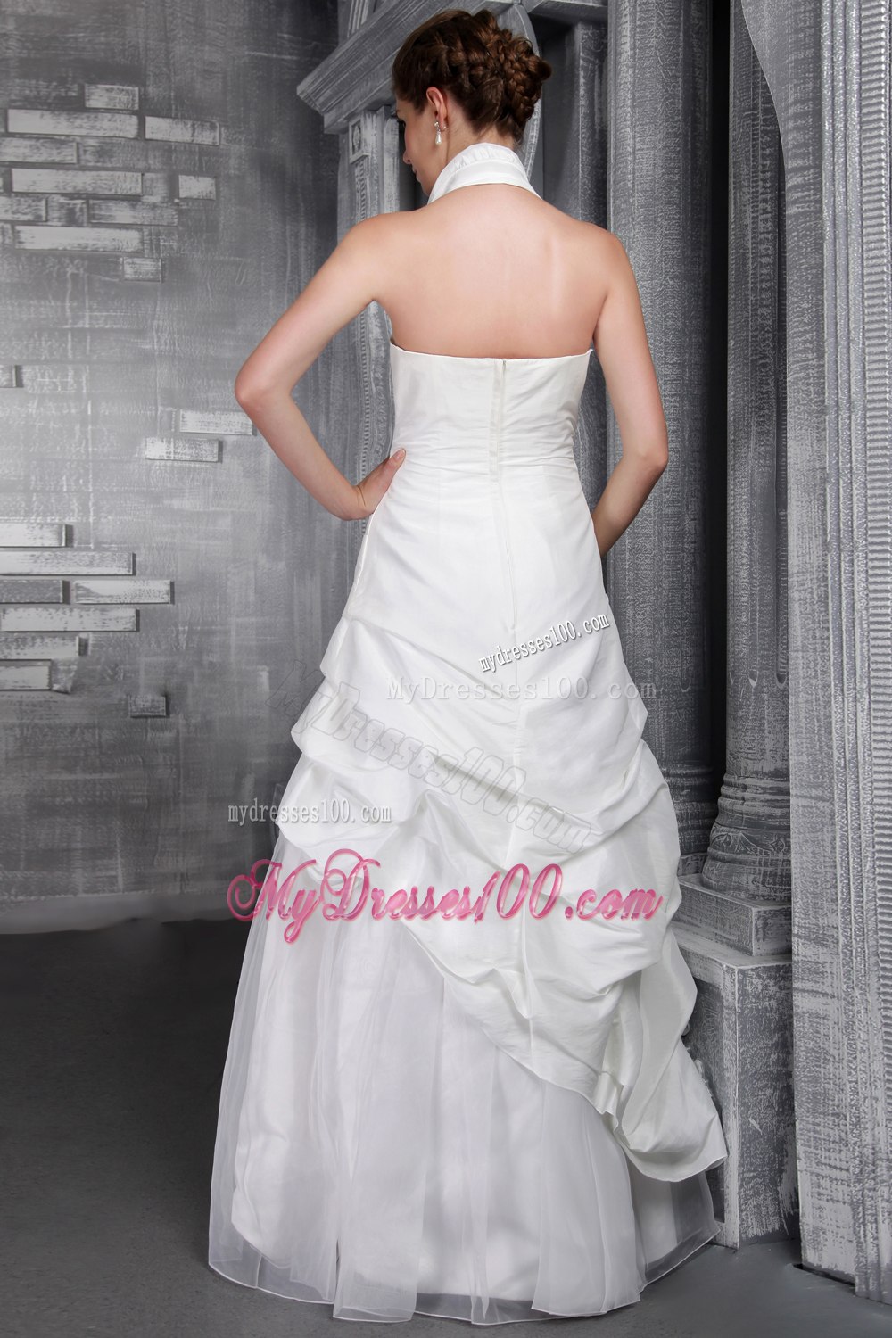 Modest Princess Halter Floor-length Appliques Wedding Dress