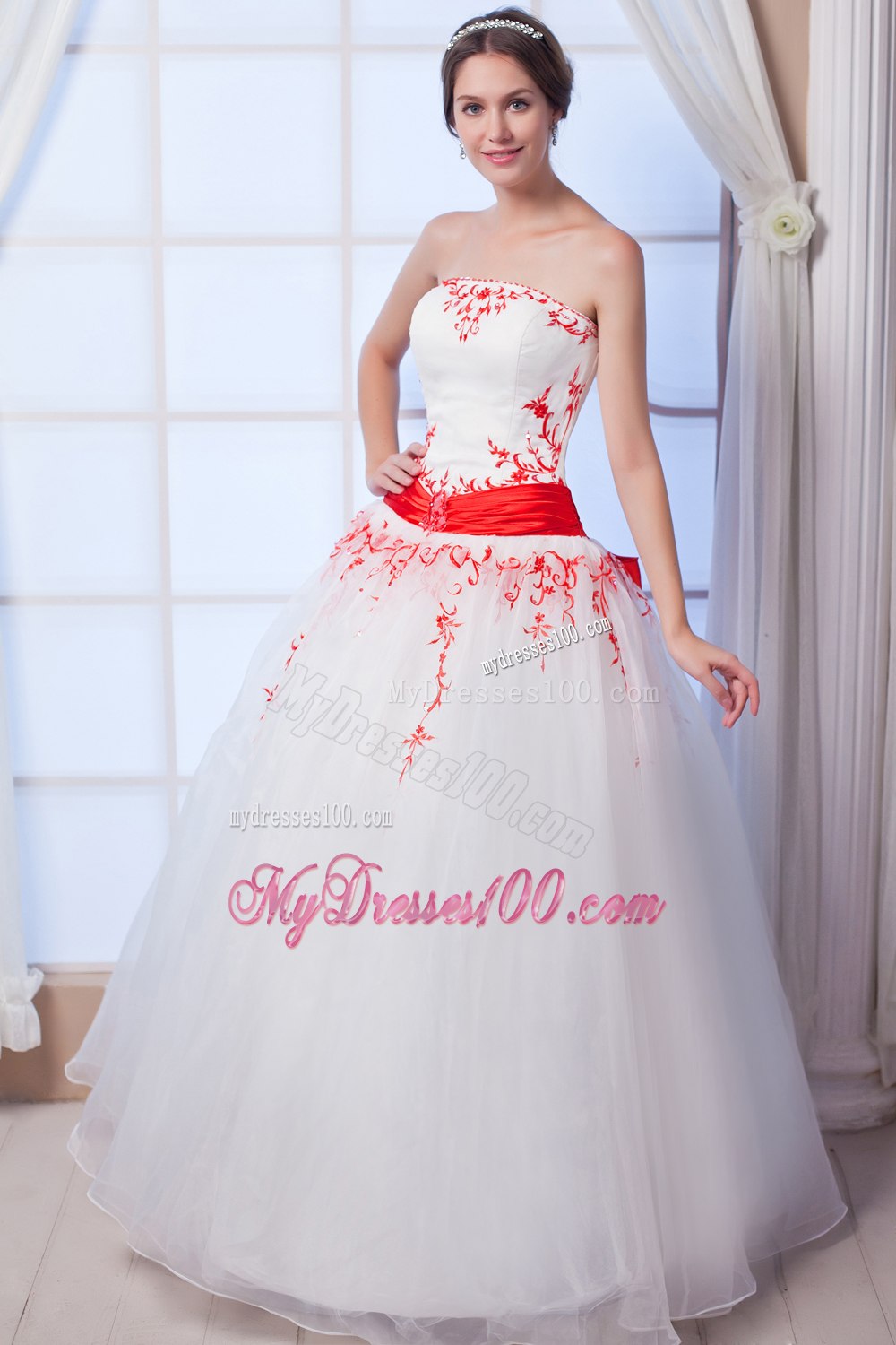 New Arrival Strapless Floor-length Appliques Wedding Dresses