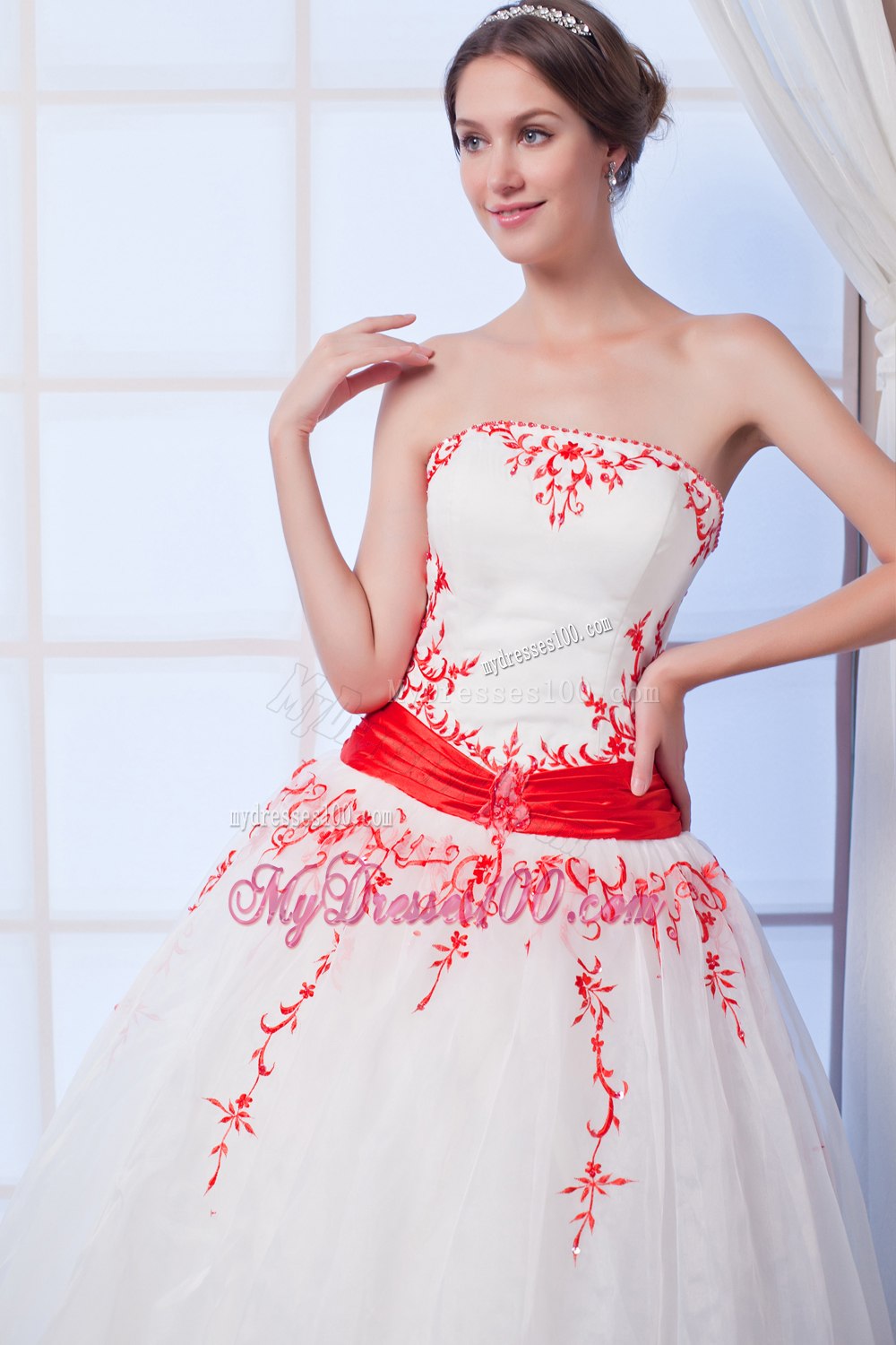 New Arrival Strapless Floor-length Appliques Wedding Dresses