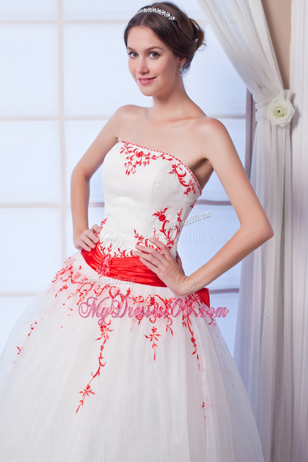 New Arrival Strapless Floor-length Appliques Wedding Dresses