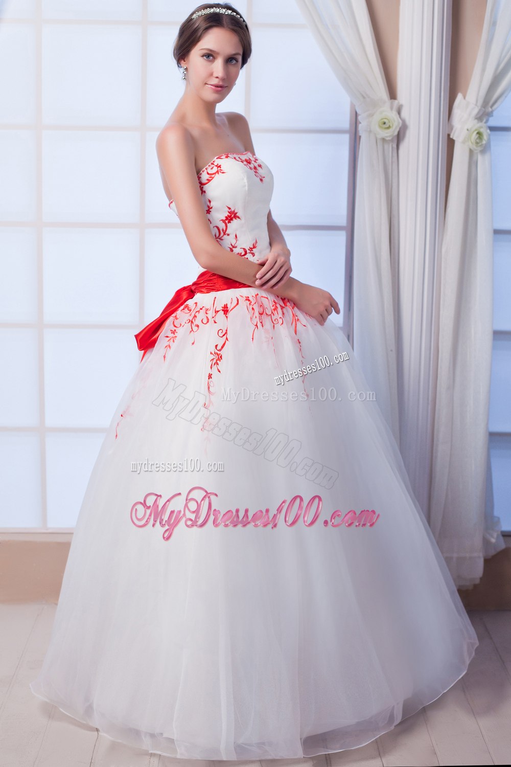 New Arrival Strapless Floor-length Appliques Wedding Dresses