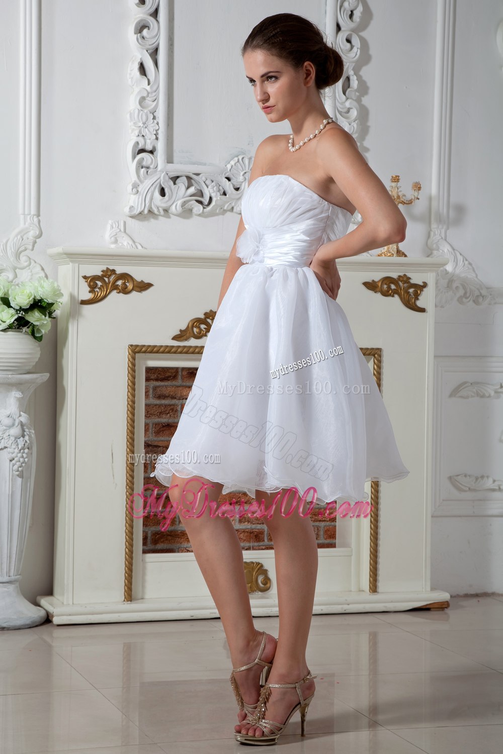 Pretty Strapless Knee-length Hand Made Flower Wedding Dress