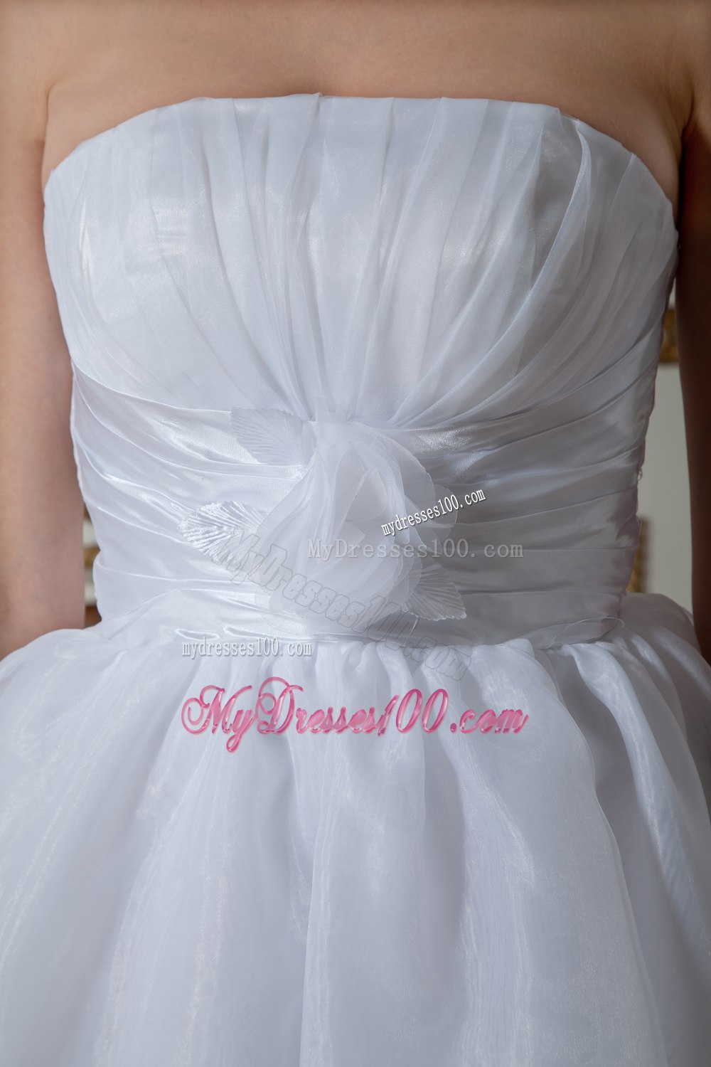 Pretty Strapless Knee-length Hand Made Flower Wedding Dress