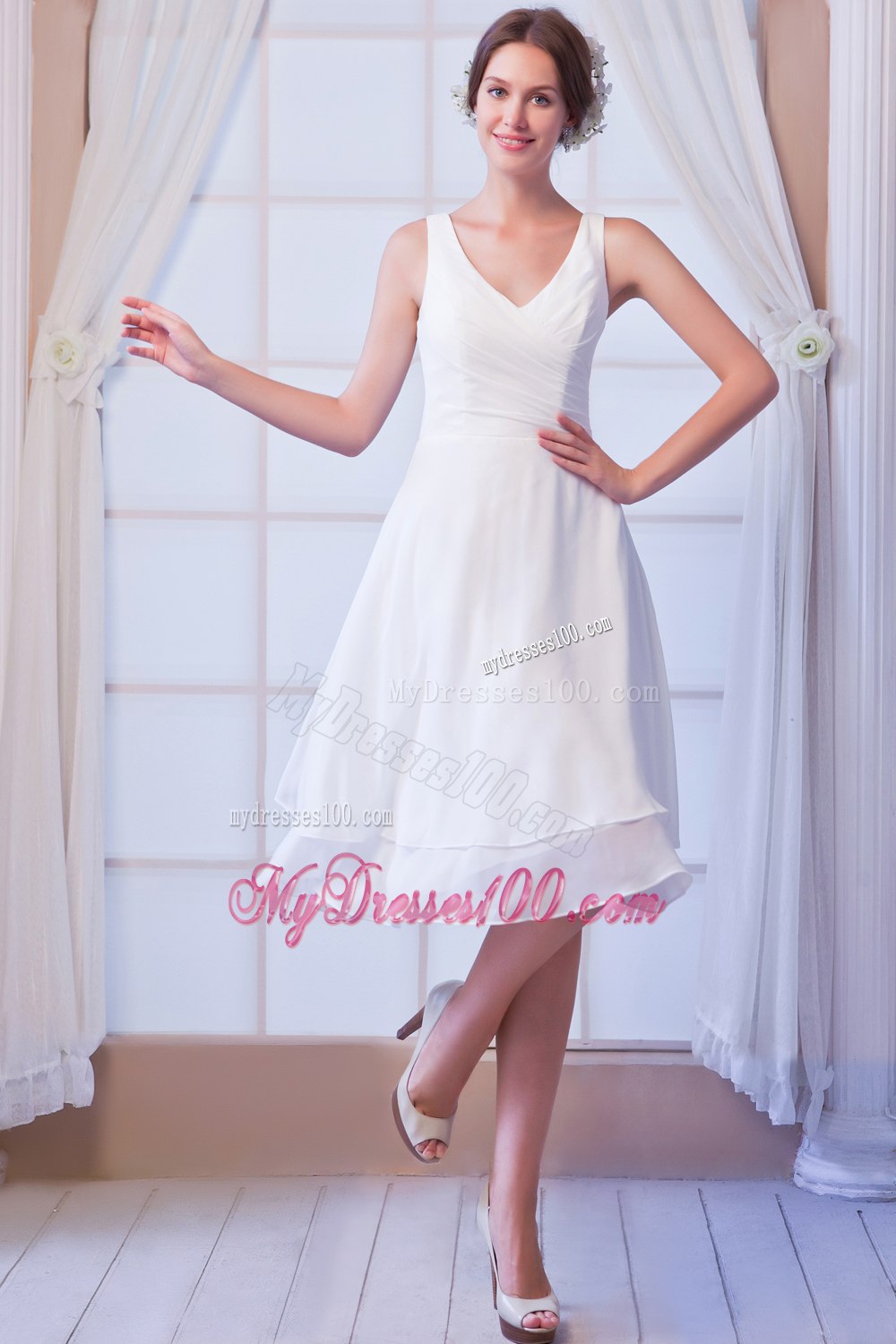Simple V-neck Knee-length Wedding Dress with Zipper Up Back