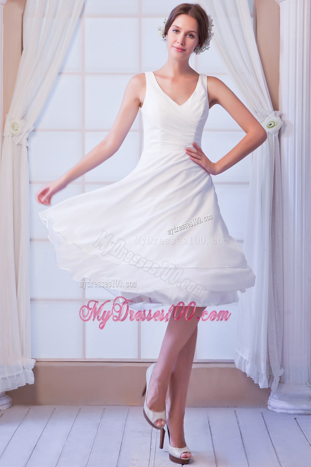 Simple V-neck Knee-length Wedding Dress with Zipper Up Back
