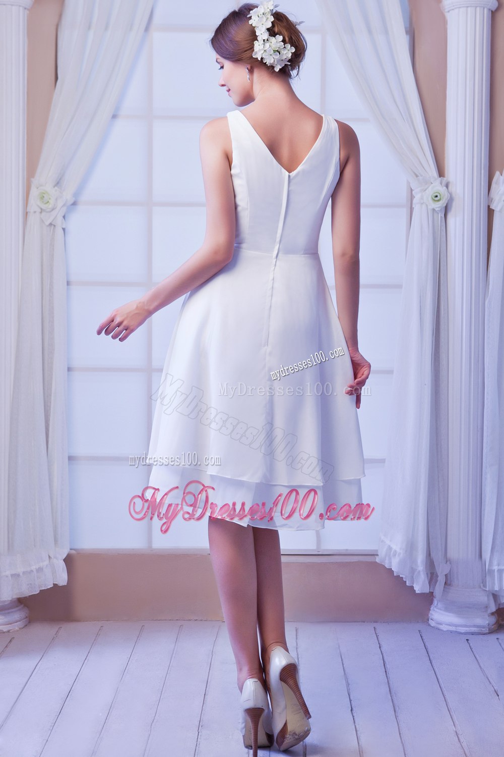 Simple V-neck Knee-length Wedding Dress with Zipper Up Back