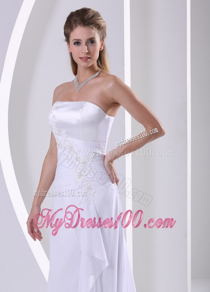 Simple Column Strapless Appliques and Ruching 2013 Wedding Dress