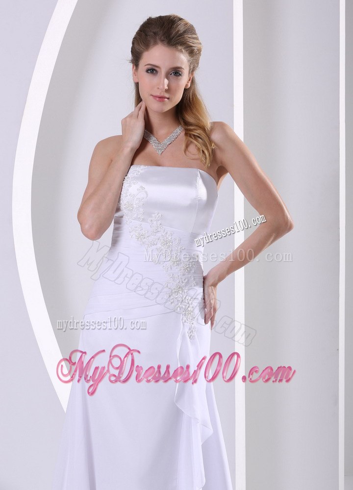 Simple Column Strapless Appliques and Ruching 2013 Wedding Dress
