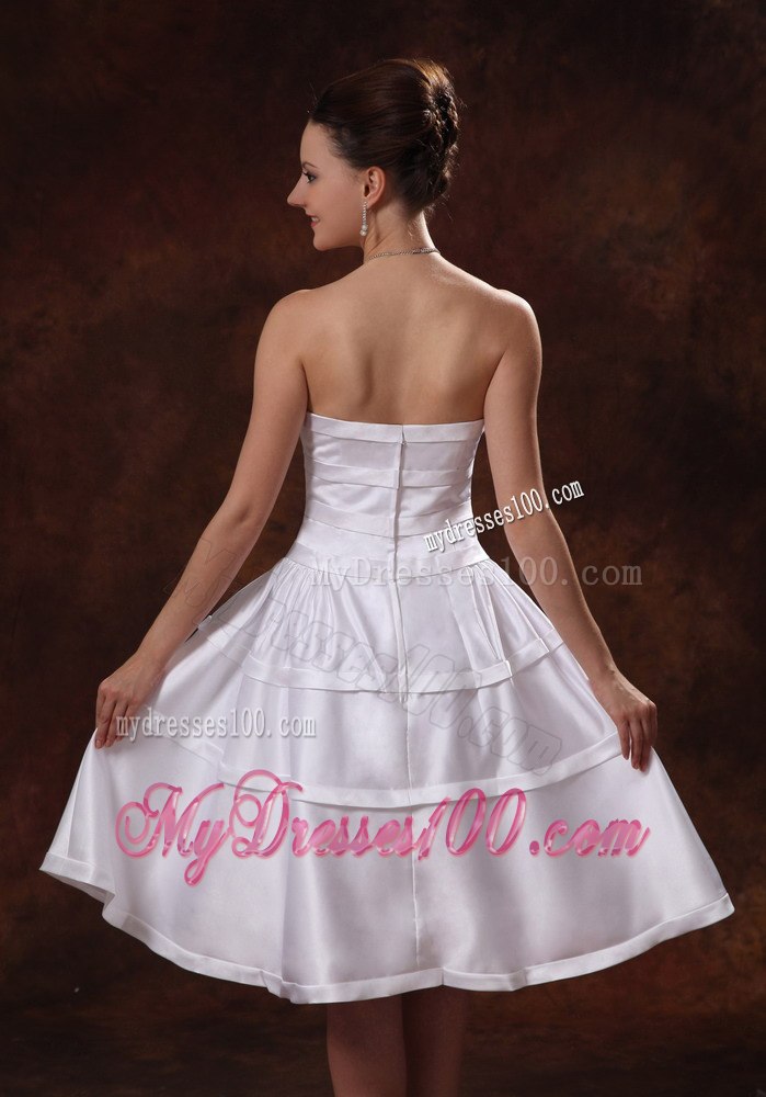 Simple Strapless Knee-length Wedding Dresses with Zipper Up Back