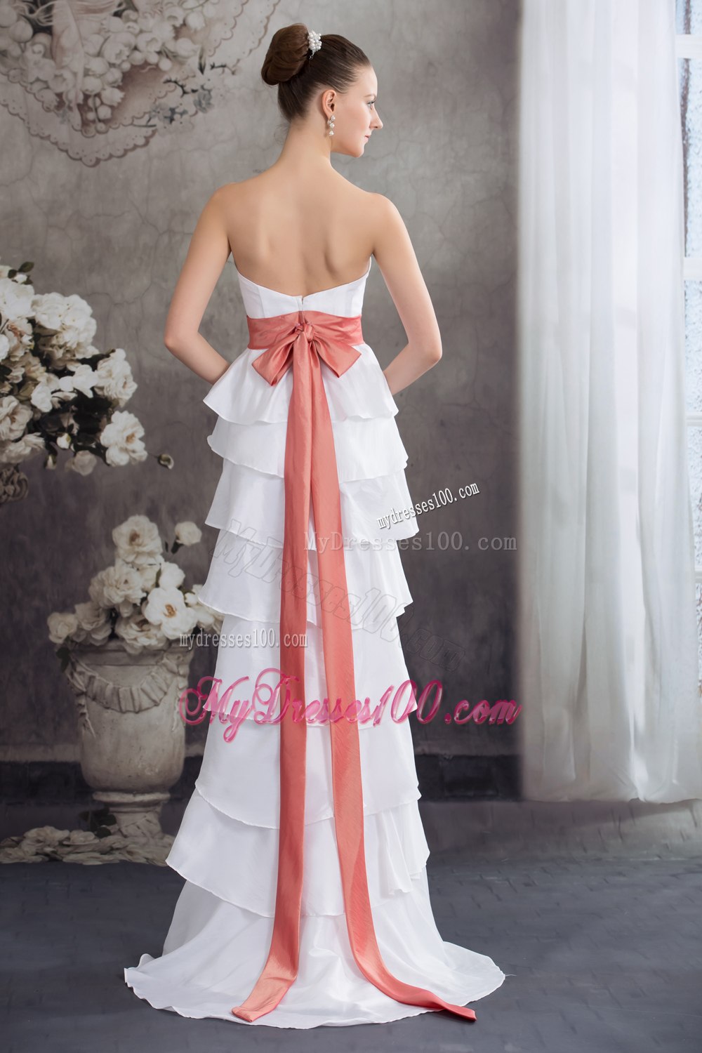 Sweetheart Hand Made Flowers Wedding Dress With Ruffled Layers