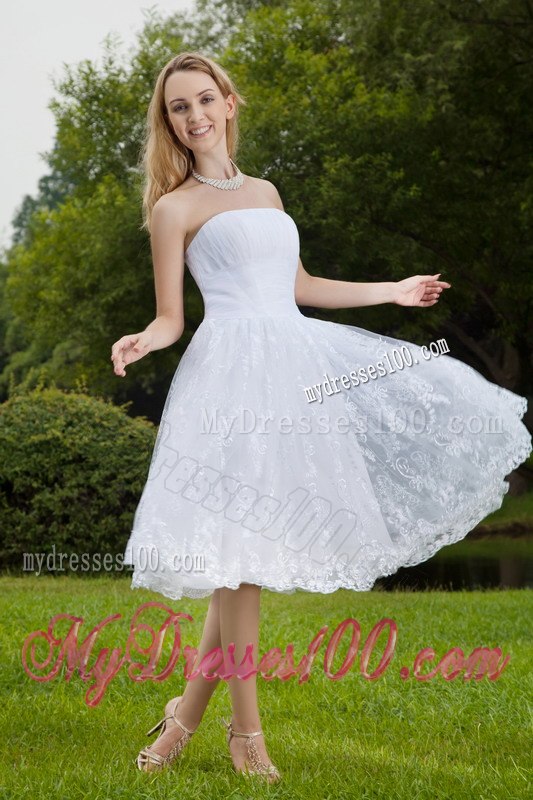 Princess Strapless Knee-length Lace Ruching Wedding Dresses
