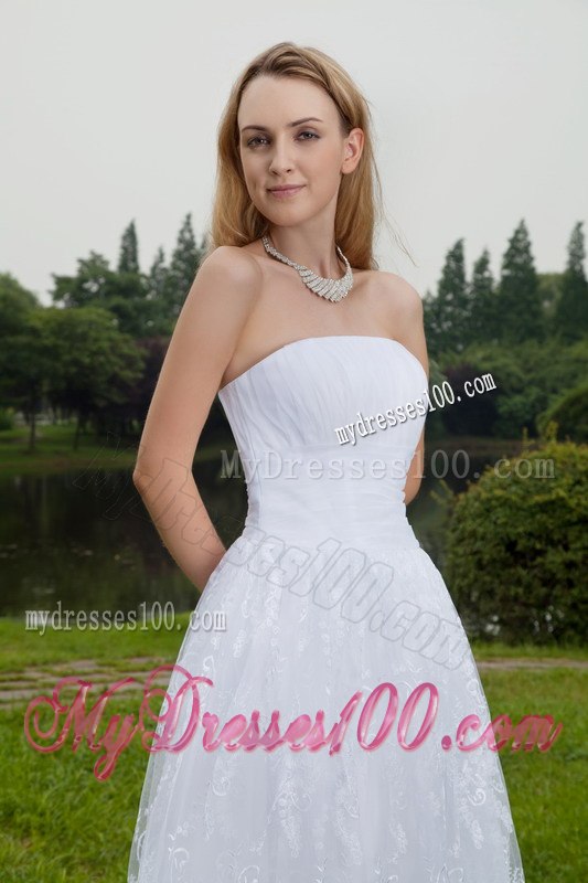 Princess Strapless Knee-length Lace Ruching Wedding Dresses