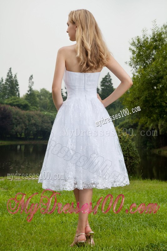 Princess Strapless Knee-length Lace Ruching Wedding Dresses