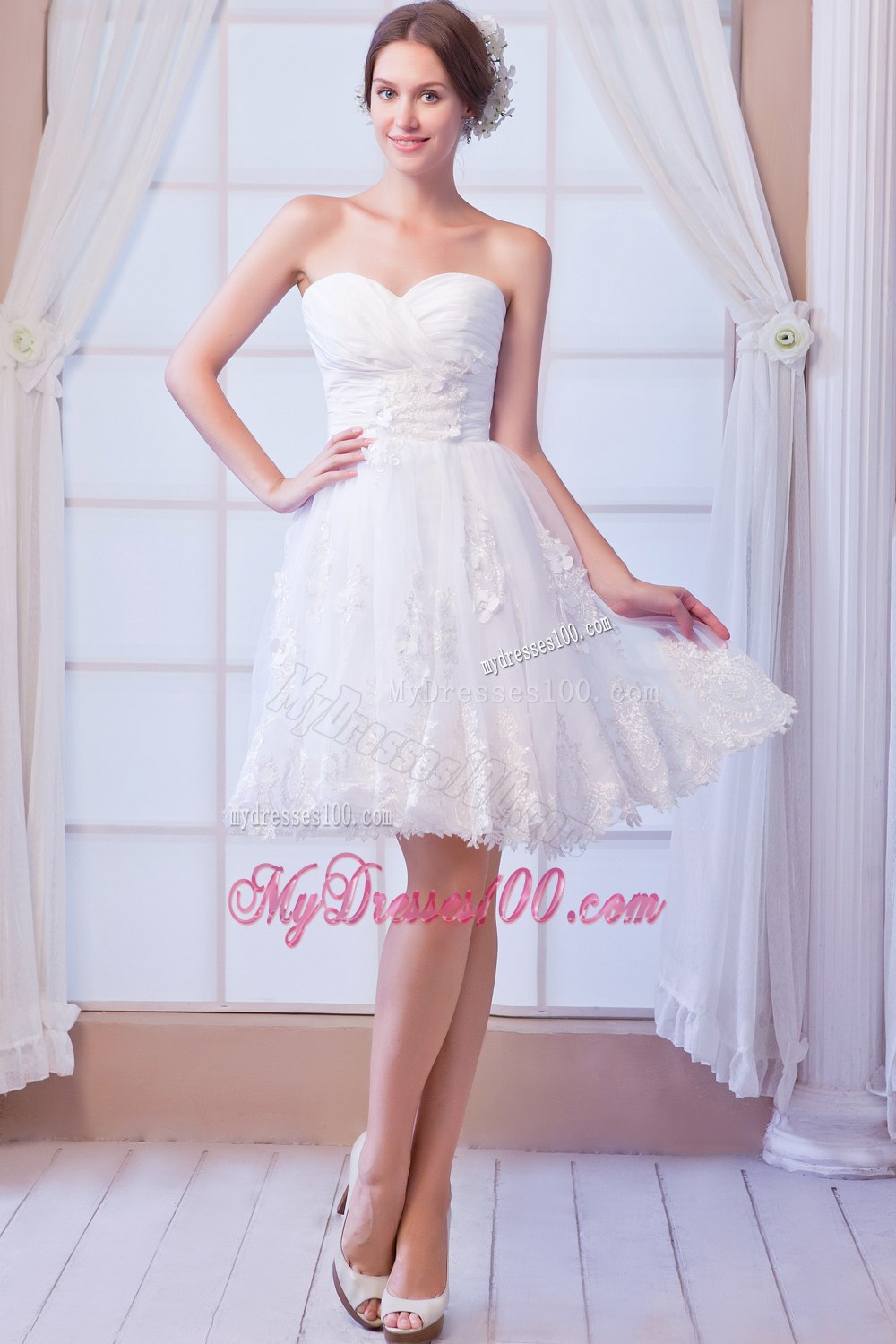 Beautiful Sweetheart Mini-length Appliques Beach Wedding Dress