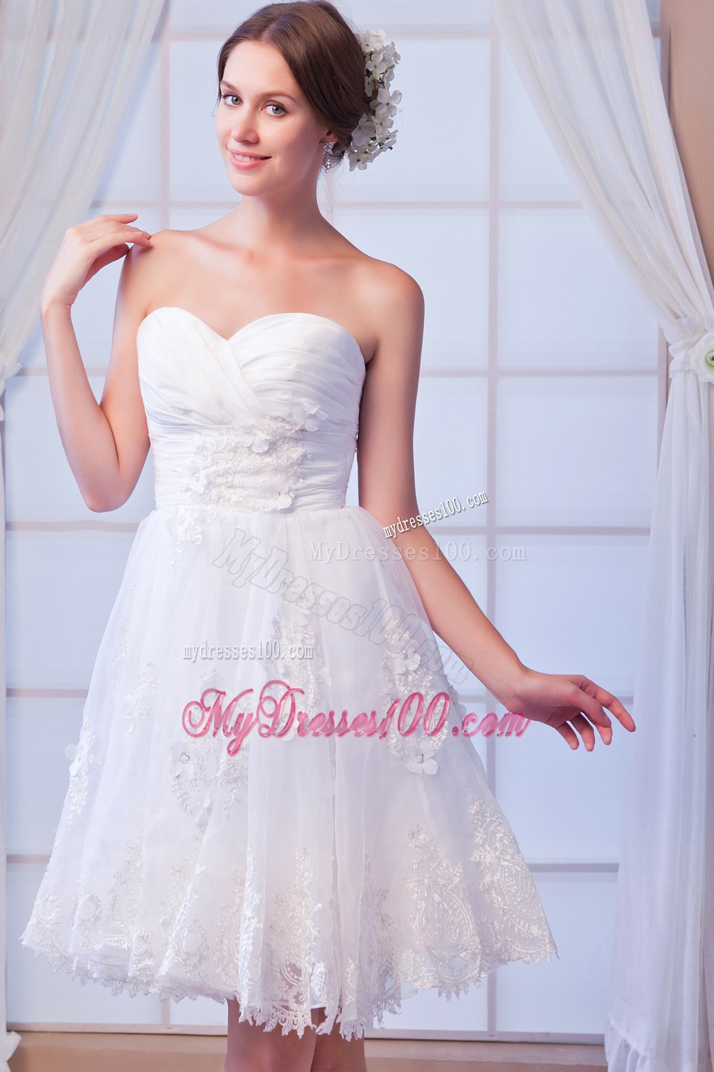 Beautiful Sweetheart Mini-length Appliques Beach Wedding Dress