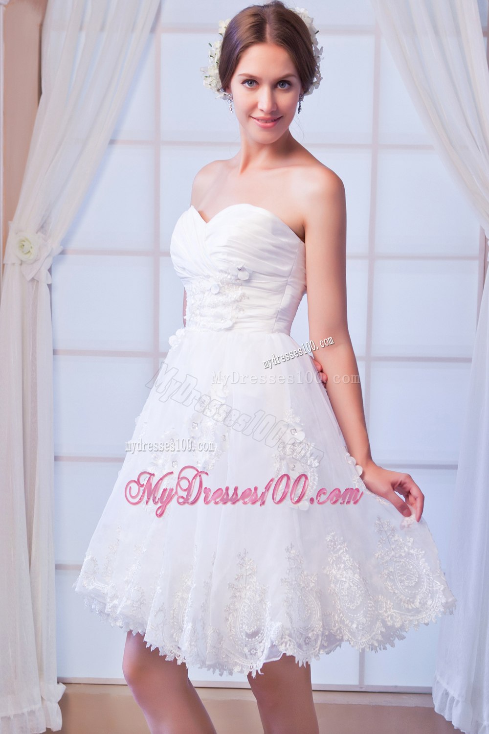 Beautiful Sweetheart Mini-length Appliques Beach Wedding Dress