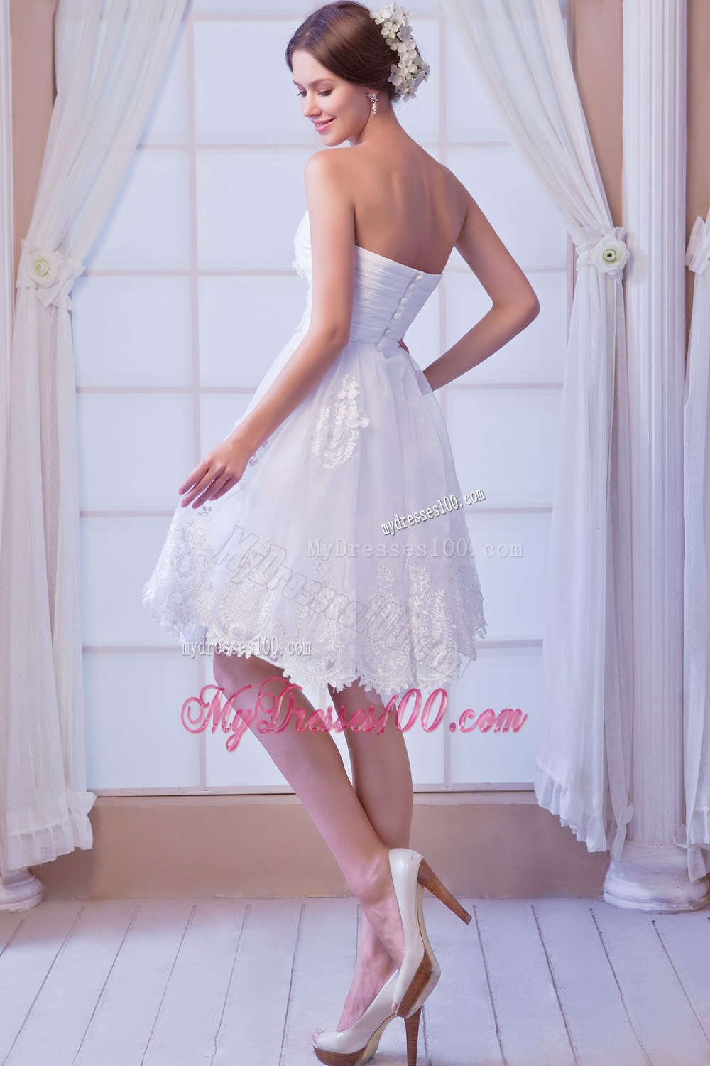 Beautiful Sweetheart Mini-length Appliques Beach Wedding Dress
