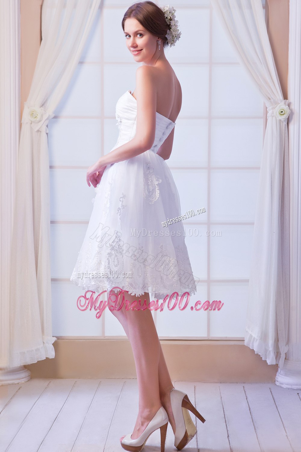 Beautiful Sweetheart Mini-length Appliques Beach Wedding Dress
