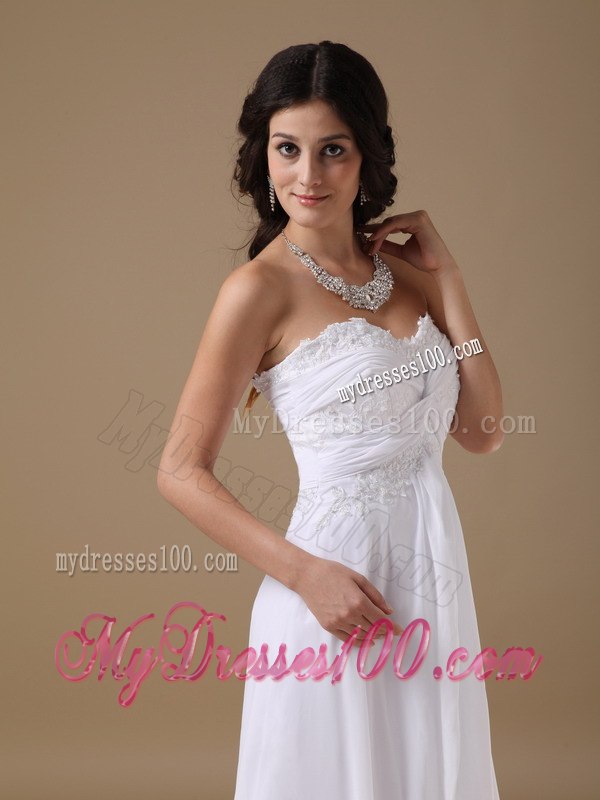 Spring Empire Sweetheart Floor-length Lace Wedding Dress For Beach