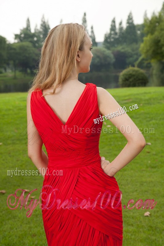 2013 Red Column V-neck Mini-length Chiffon Ruche Cocktail Dress