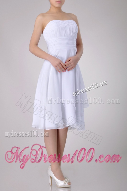 Cheap Strapless Chiffon White Dama Dress with Ruched Decorated Bust
